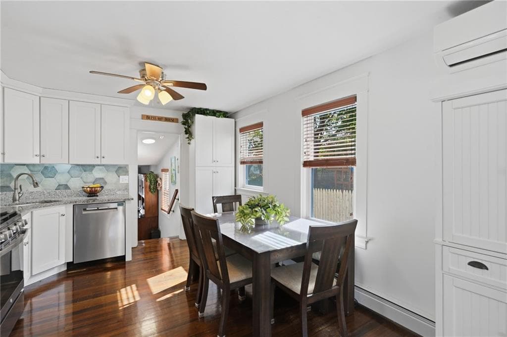 Single Family Residence at 353 Massasoit Avenue, East Providence, photo 9 of 37