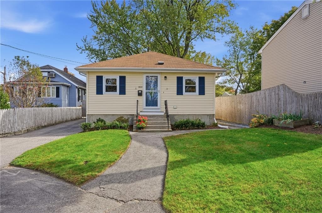 Single Family Residence at 353 Massasoit Avenue, East Providence, photo 33 of 37