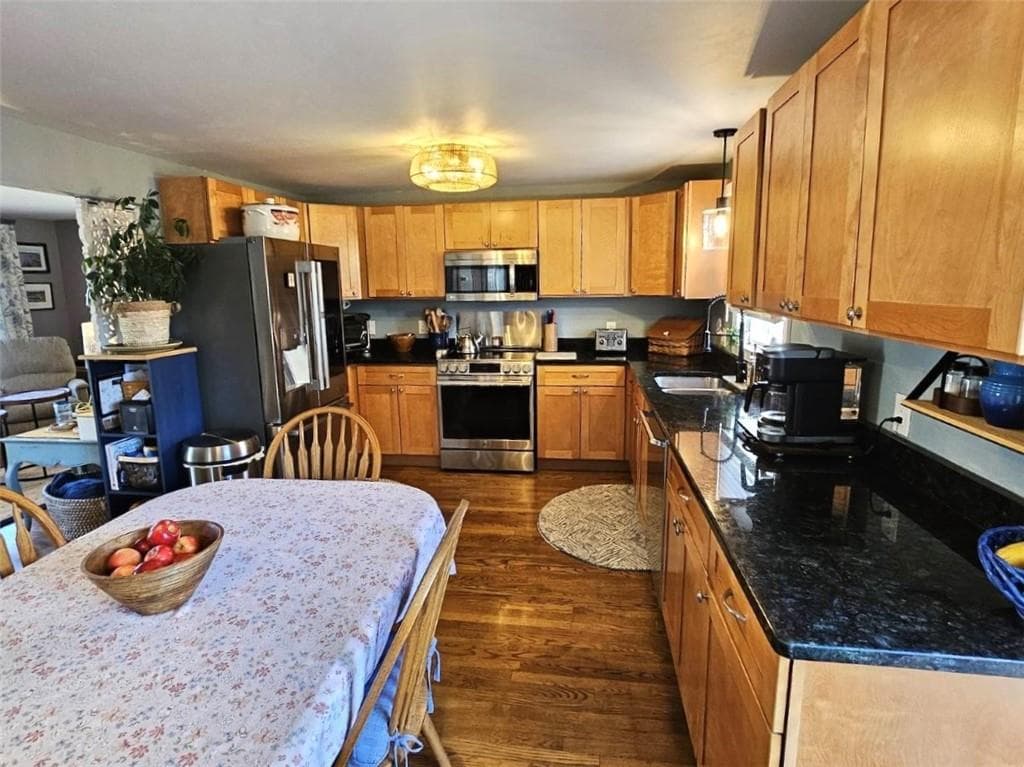 Single Family Residence at 66 Wanton Shippee Road, East Greenwich, photo 12 of 48
