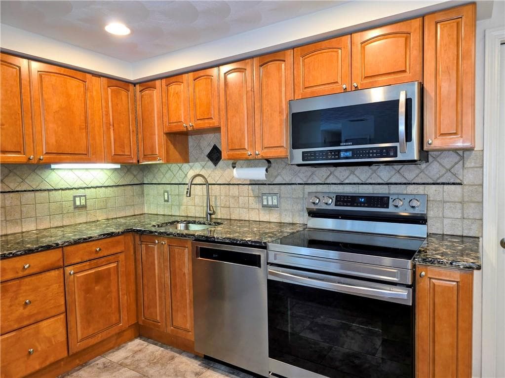 Condominium at 732 Manomet Court UNIT 732, Warwick, photo 2 of 30