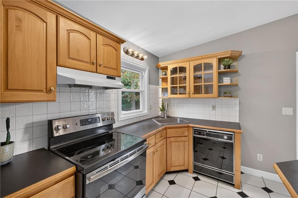Single Family Residence at 18 Cedar Hills Drive, Richmond, photo 32 of 50