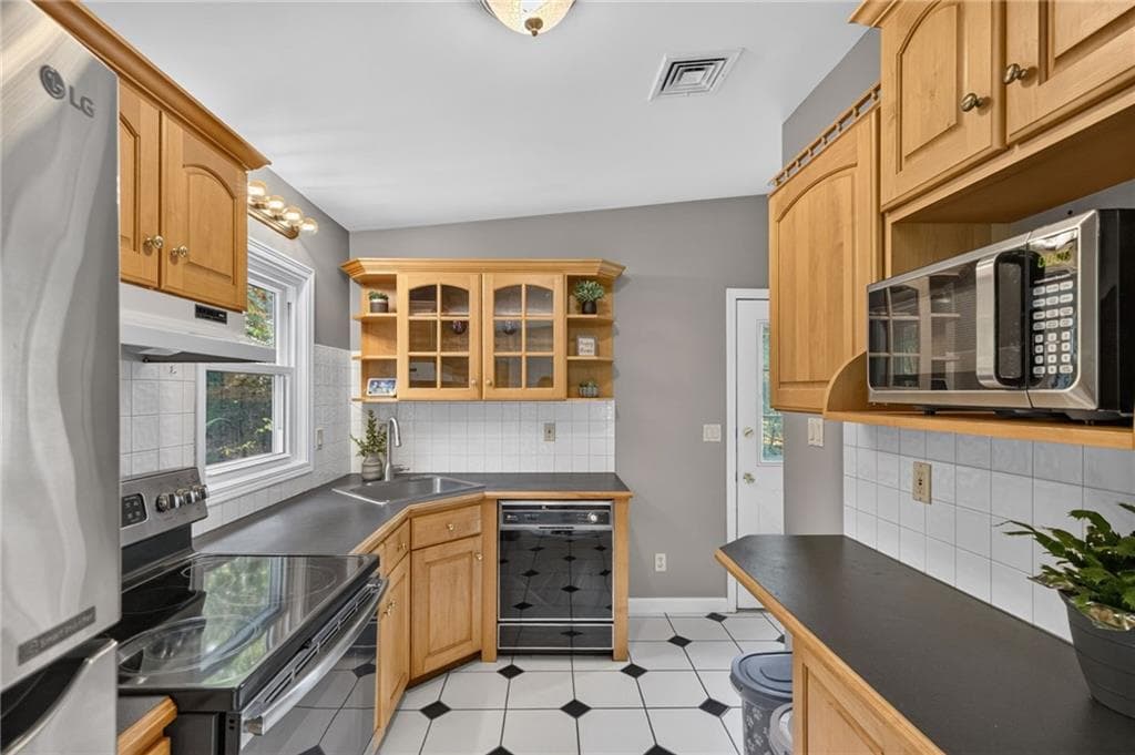 Single Family Residence at 18 Cedar Hills Drive, Richmond, photo 31 of 50
