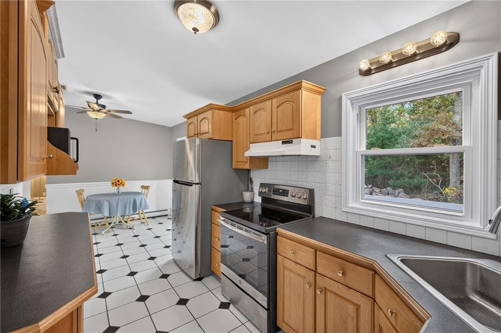 Single Family Residence at 18 Cedar Hills Drive, Richmond, photo 29 of 50