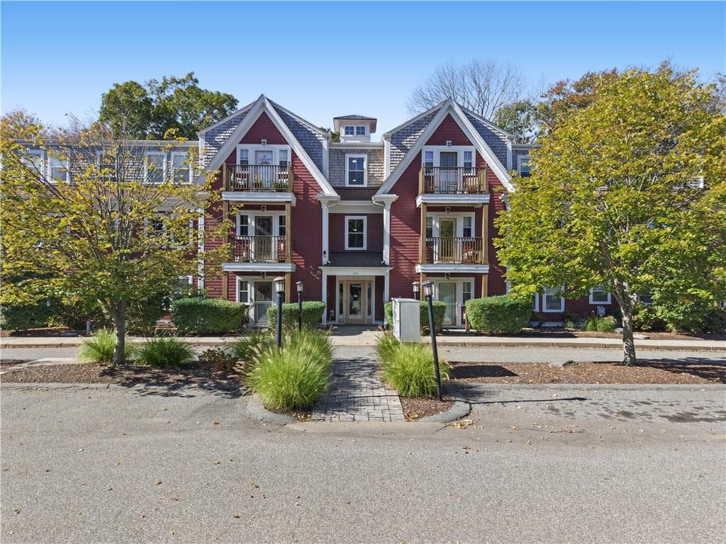 Condominium at 751 Metacom Avenue UNIT 10, Bristol, photo 2 of 27