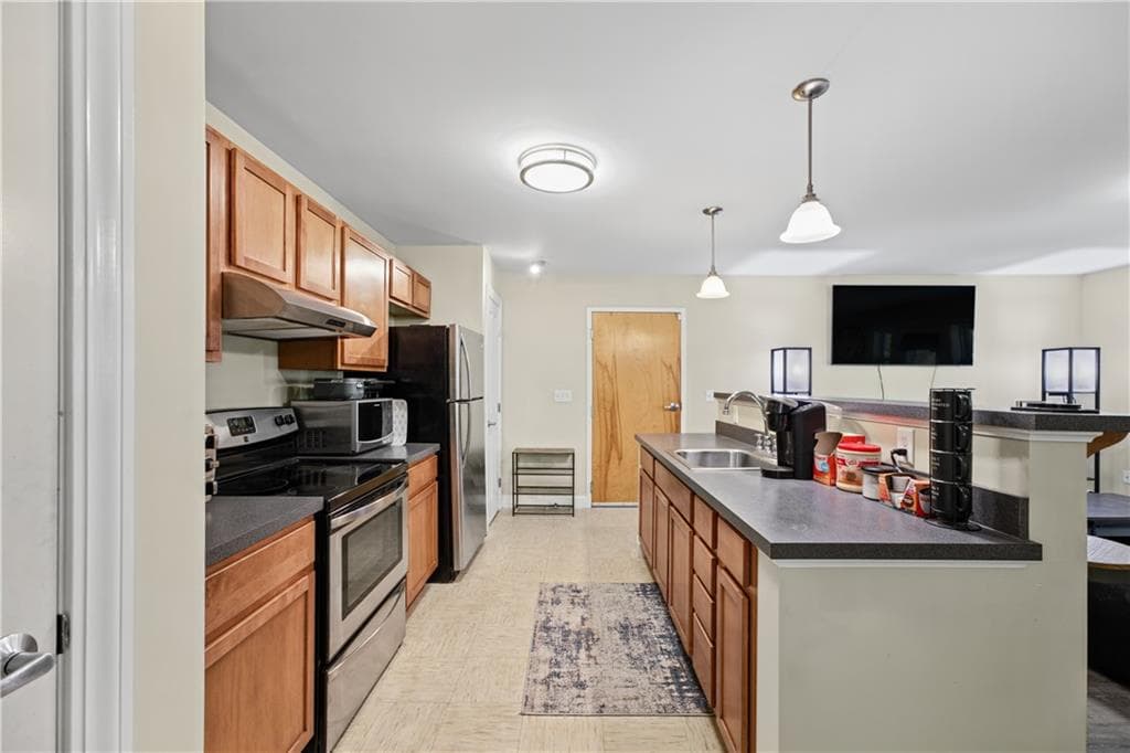 Condominium at 751 Metacom Avenue UNIT 10, Bristol, photo 8 of 27