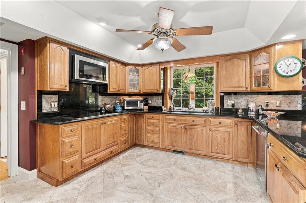 Single Family Residence at 370 Rocky Hill Road, North Smithfield, photo 4 of 45