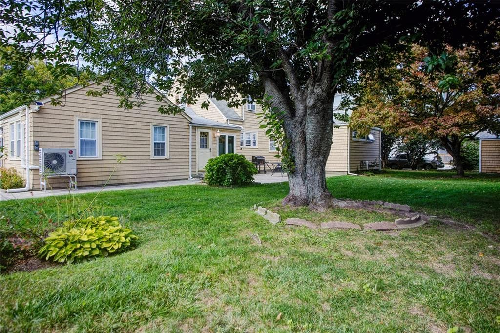 Single Family Residence at 55 Jastram Street, Providence, photo 5 of 29