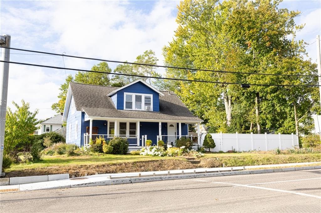 Single Family Residence at 872 Main Avenue, Warwick, photo 2 of 28