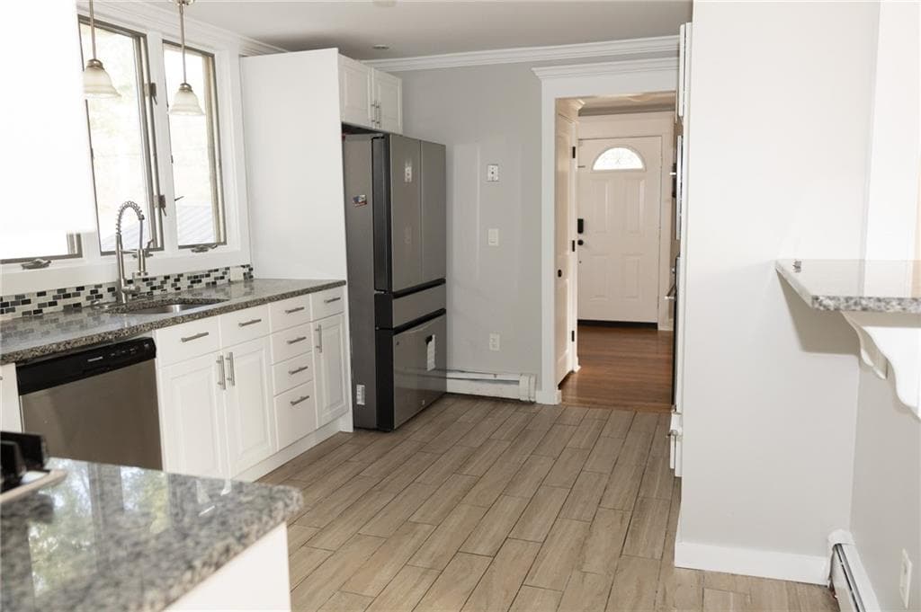 Single Family Residence at 872 Main Avenue, Warwick, photo 16 of 28