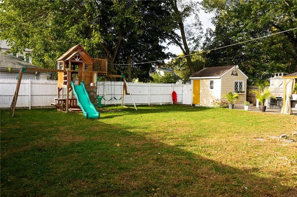 Single Family Residence at 872 Main Avenue, Warwick, photo 7 of 28