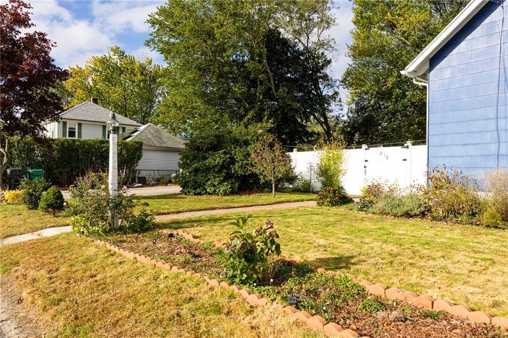 Single Family Residence at 872 Main Avenue, Warwick, photo 4 of 28