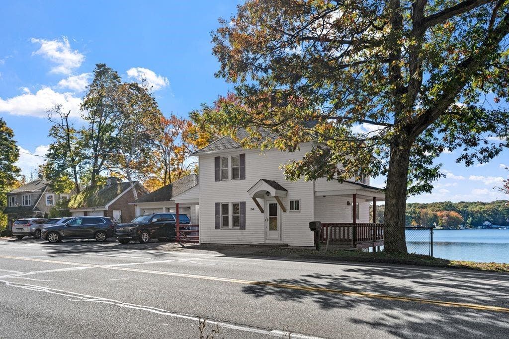 Single Family Residence at 2348 Hartford Avenue, Johnston, photo 6 of 35