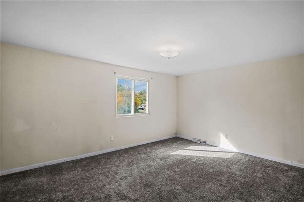 Multi Family at 595 Dry Bridge Road, North Kingstown, photo 23 of 31