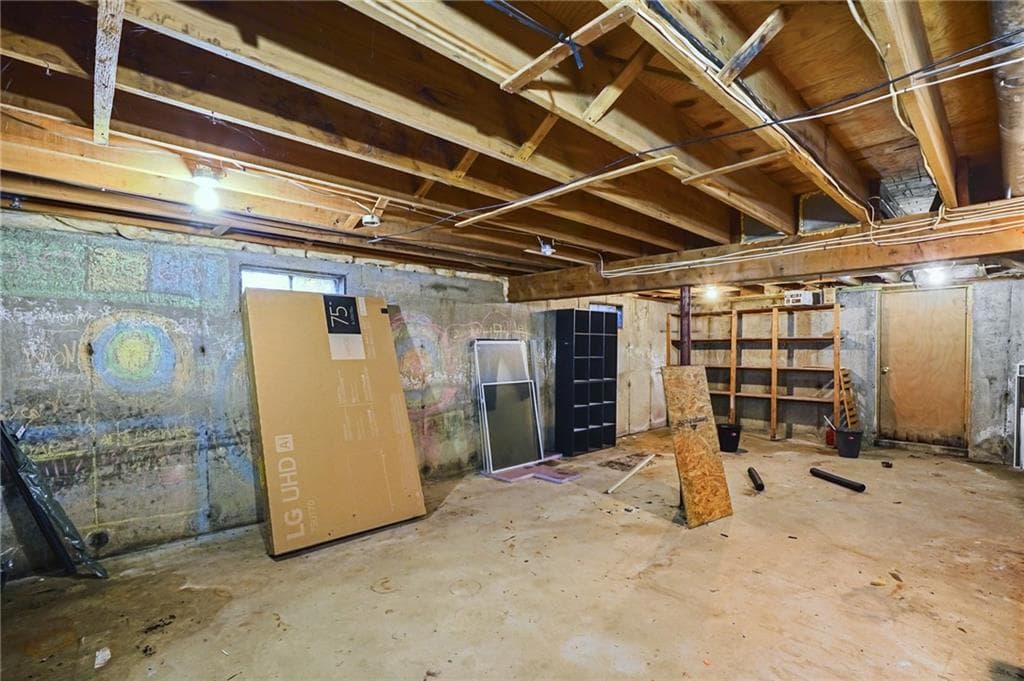 Multi Family at 595 Dry Bridge Road, North Kingstown, photo 27 of 31
