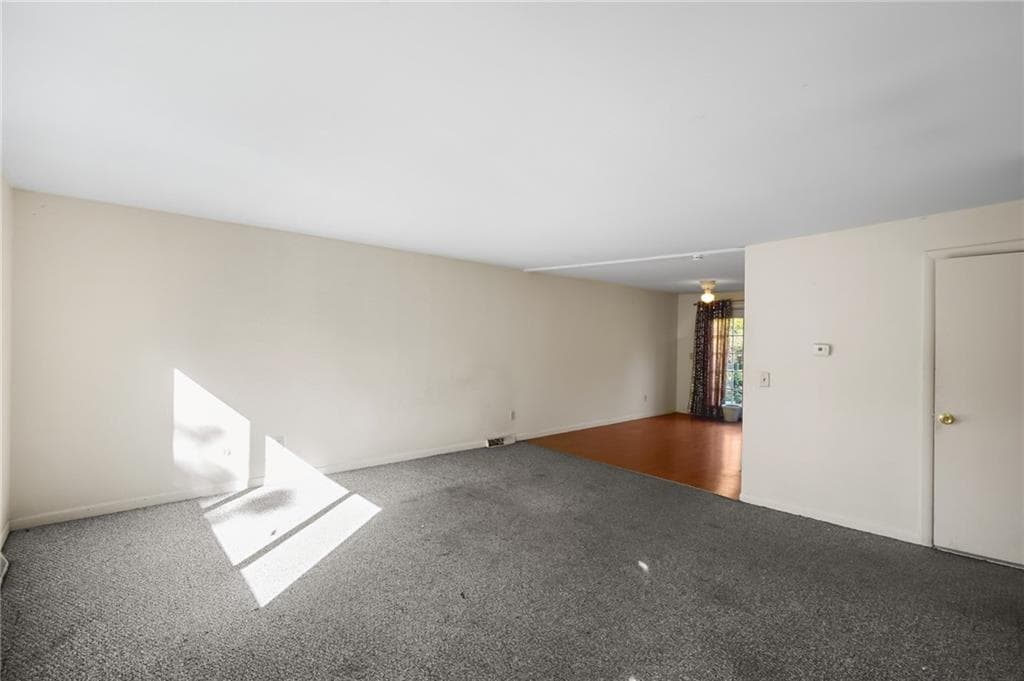 Multi Family at 595 Dry Bridge Road, North Kingstown, photo 16 of 31
