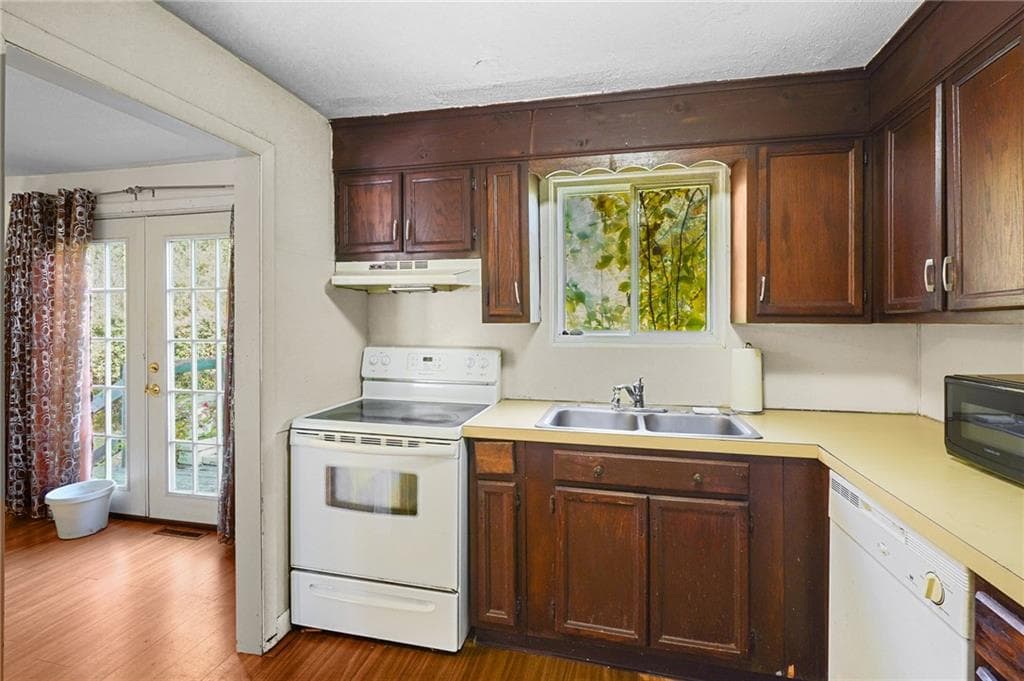 Multi Family at 595 Dry Bridge Road, North Kingstown, photo 12 of 31