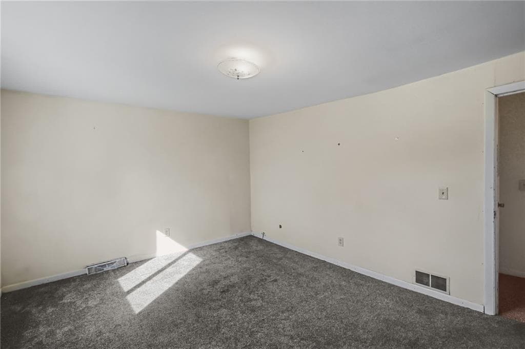 Multi Family at 595 Dry Bridge Road, North Kingstown, photo 26 of 31