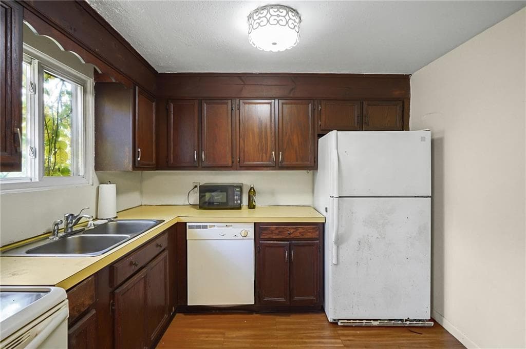 Multi Family at 595 Dry Bridge Road, North Kingstown, photo 10 of 31