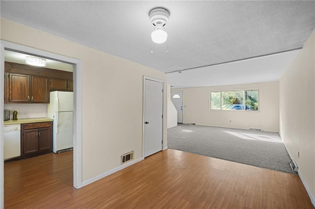 Multi Family at 595 Dry Bridge Road, North Kingstown, photo 14 of 31
