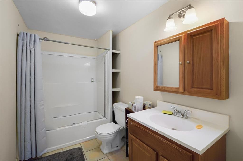 Multi Family at 595 Dry Bridge Road, North Kingstown, photo 18 of 31