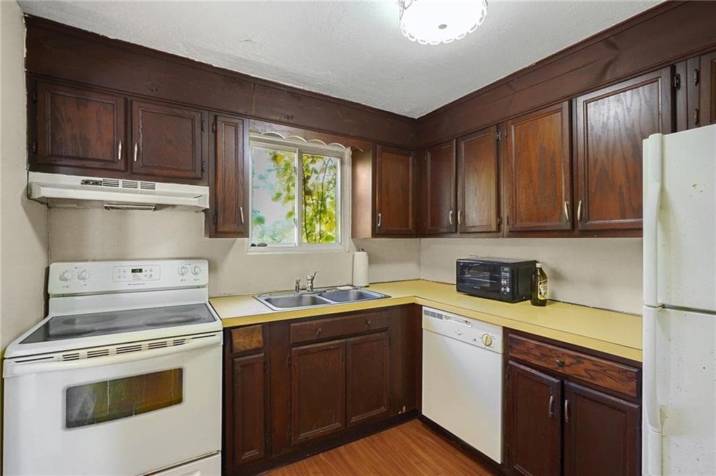 Multi Family at 595 Dry Bridge Road, North Kingstown, photo 11 of 31
