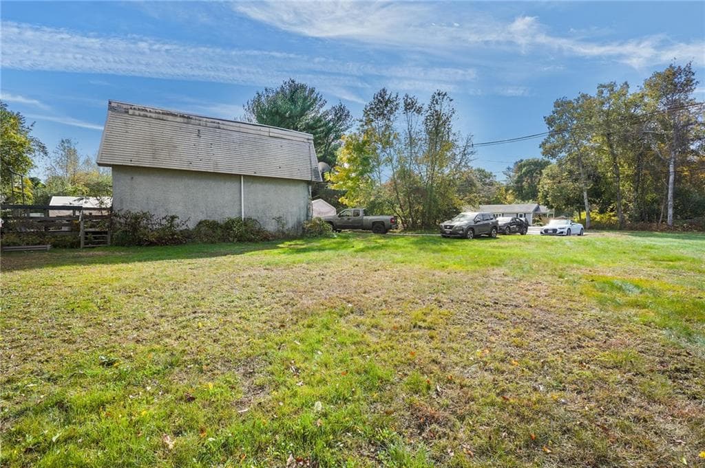 Multi Family at 595 Dry Bridge Road, North Kingstown, photo 4 of 31