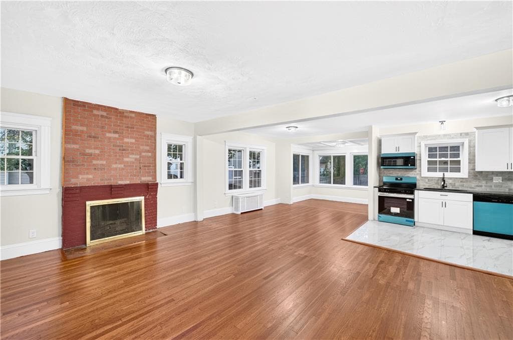 Single Family Residence at 162 Verndale Avenue, Providence, photo 12 of 37