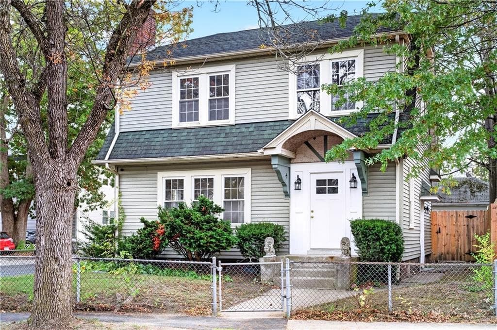 Single Family Residence at 162 Verndale Avenue, Providence, photo 32 of 37