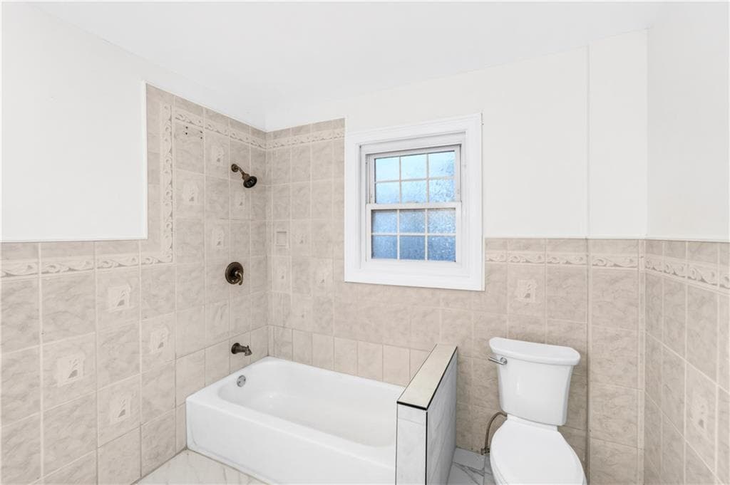 Single Family Residence at 162 Verndale Avenue, Providence, photo 9 of 37