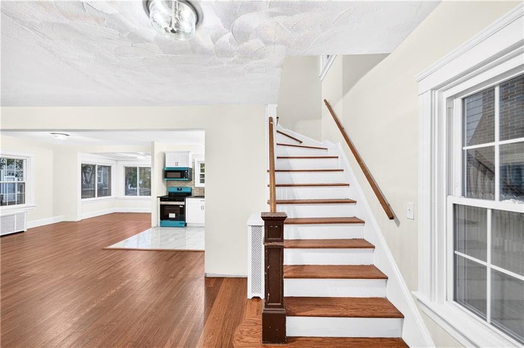 Single Family Residence at 162 Verndale Avenue, Providence, photo 11 of 37