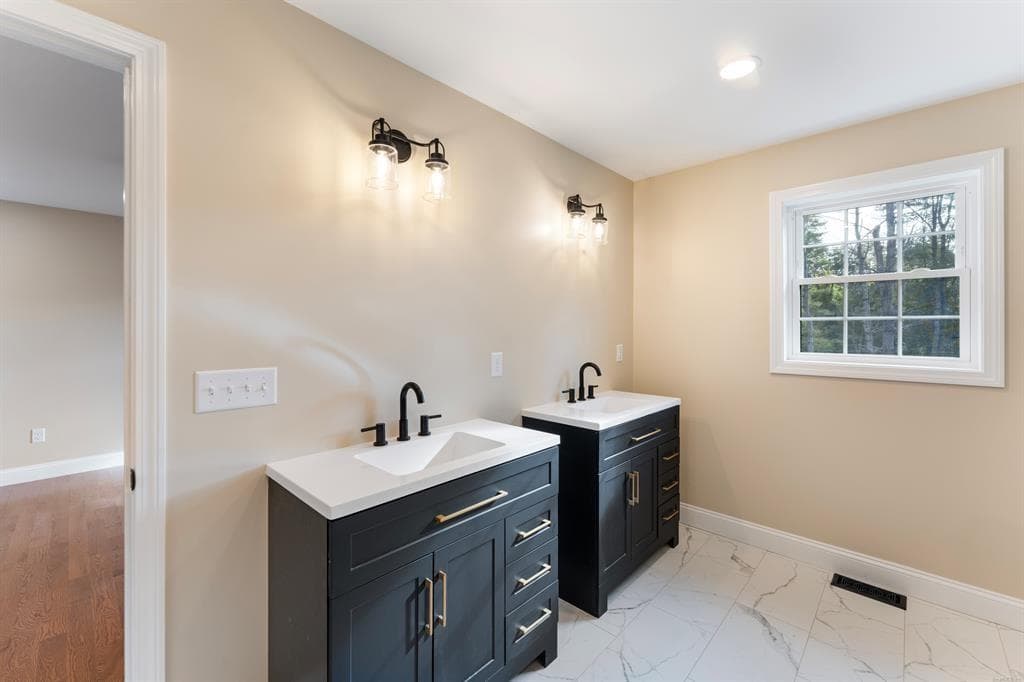 Single Family Residence at 83 Grand View Terrace, Brooklyn, photo 22 of 38