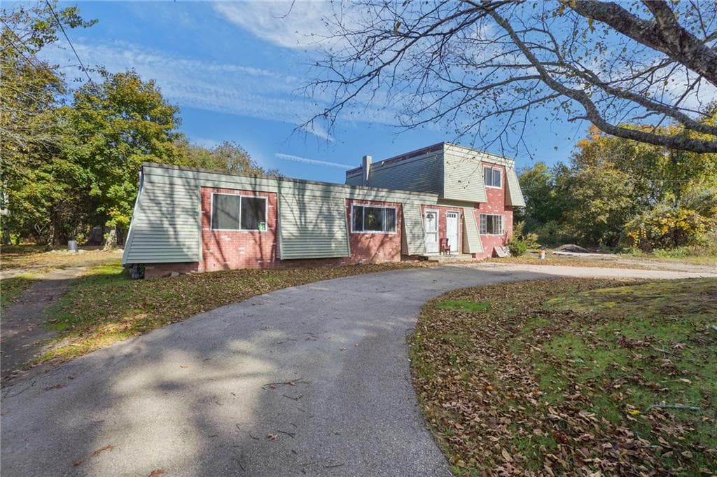 Multi Family at 691 Dry Bridge Road, North Kingstown, photo 2 of 13