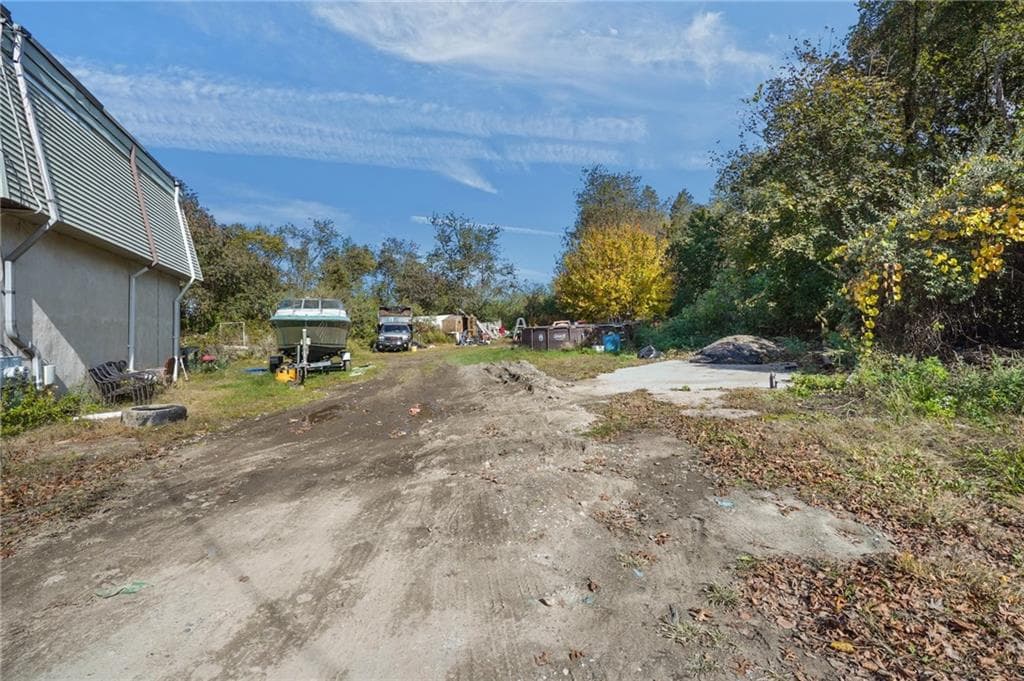 Multi Family at 691 Dry Bridge Road, North Kingstown, photo 7 of 13