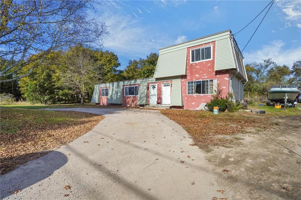 Multi Family at 691 Dry Bridge Road, North Kingstown, photo 3 of 13