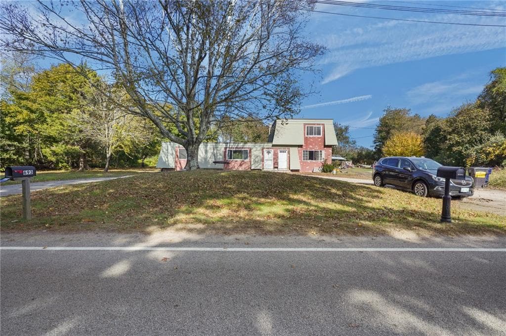 Multi Family at 691 Dry Bridge Road, North Kingstown, photo 4 of 13