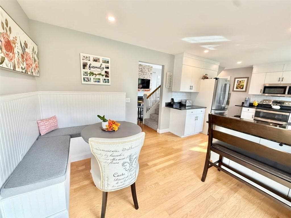 Condominium at 94 Storm King Drive, Portsmouth, photo 6 of 14
