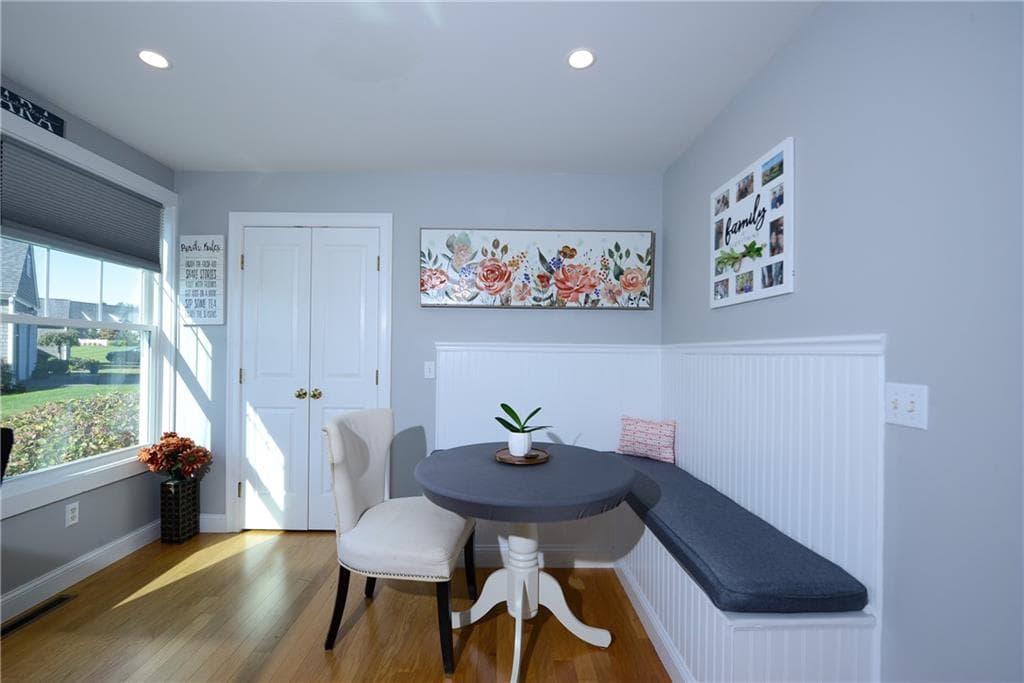 Condominium at 94 Storm King Drive, Portsmouth, photo 13 of 14
