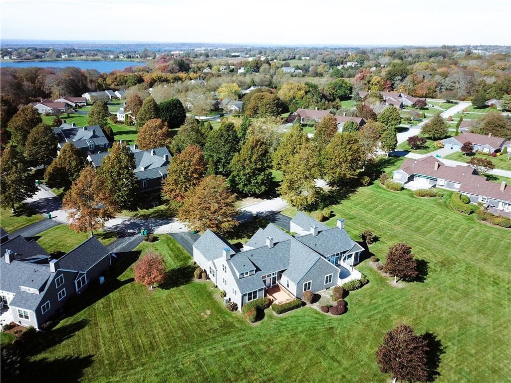 Condominium at 94 Storm King Drive, Portsmouth, photo 12 of 14
