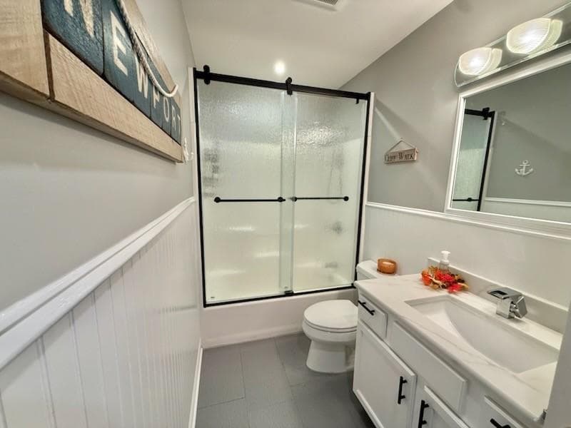 Condominium at 94 Storm King Drive, Portsmouth, photo 9 of 14