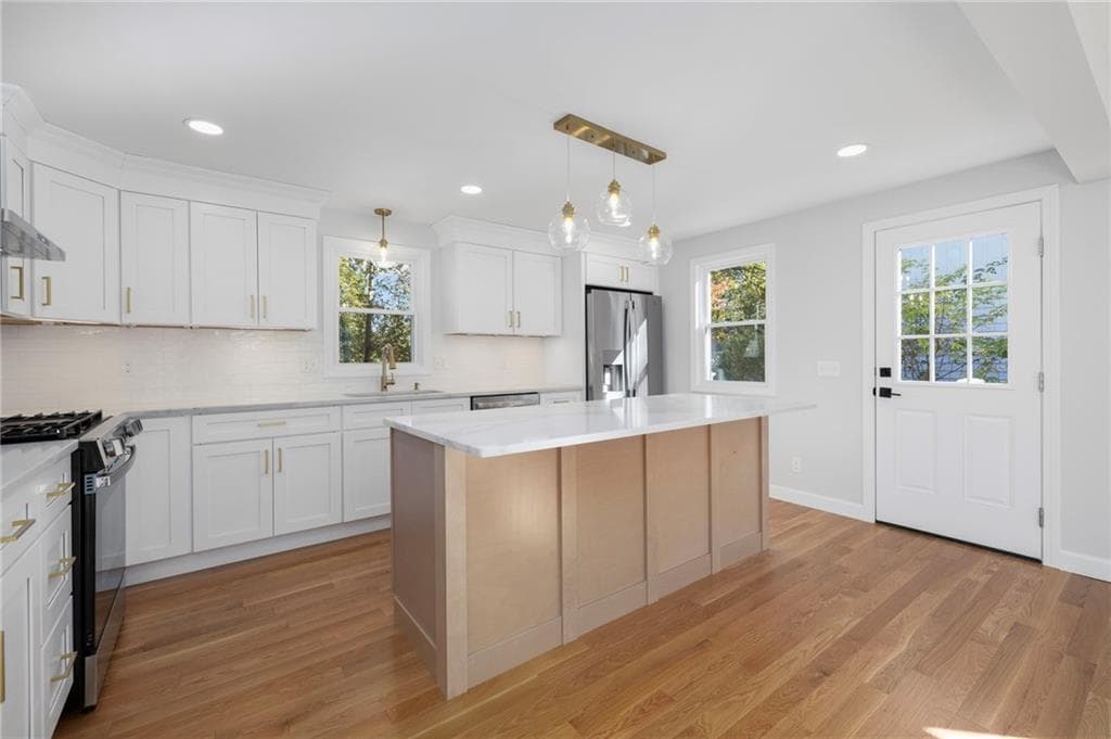 Single Family Residence at 16 Triton Drive, North Kingstown, photo 7 of 47