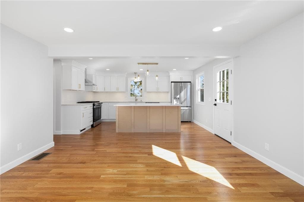 Single Family Residence at 16 Triton Drive, North Kingstown, photo 10 of 47