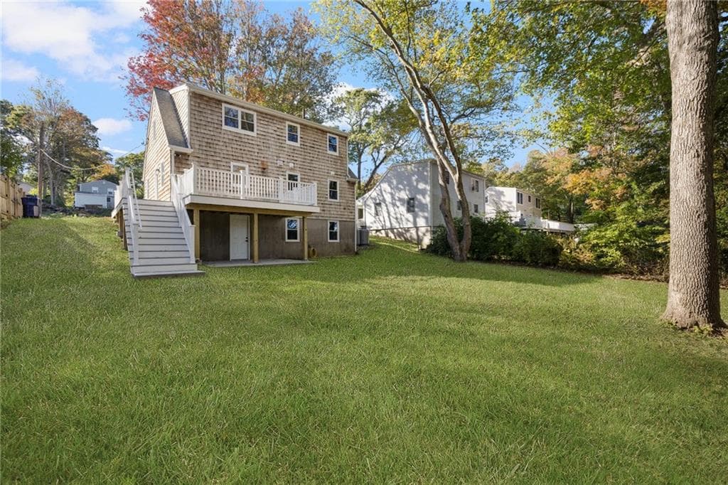 Single Family Residence at 16 Triton Drive, North Kingstown, photo 4 of 47