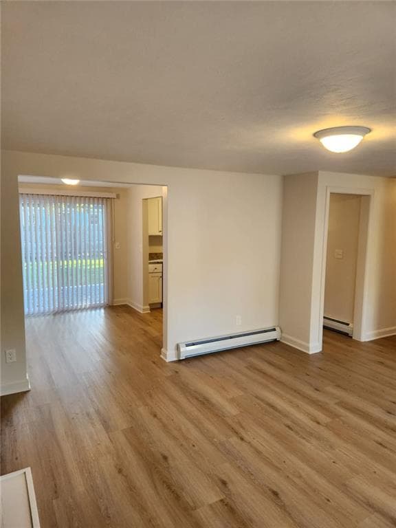 Single Family Residence at 198 Gainesville Drive, Warwick, photo 7 of 18