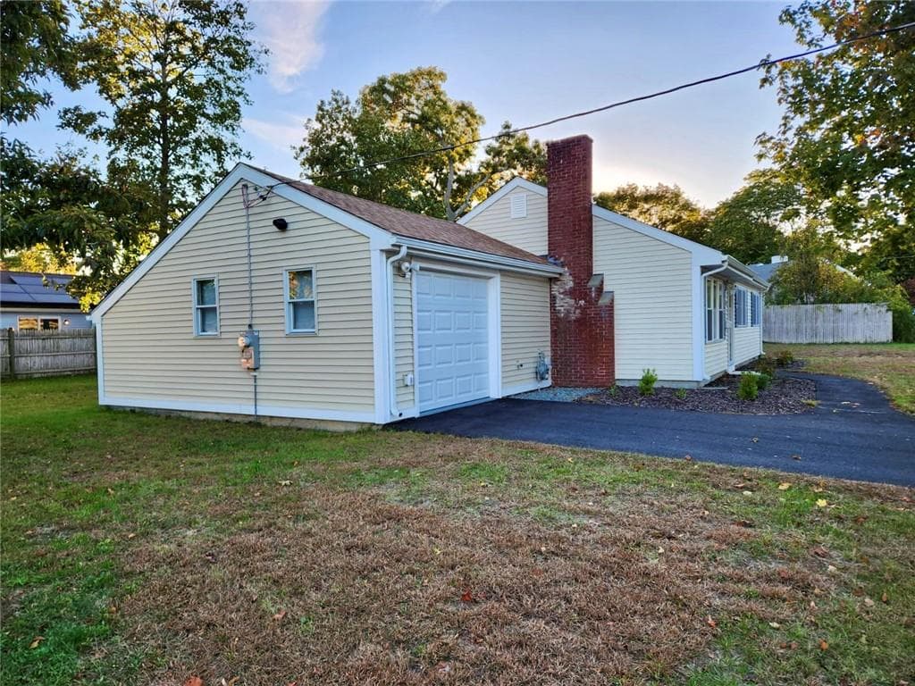 Single Family Residence at 198 Gainesville Drive, Warwick, photo 4 of 18