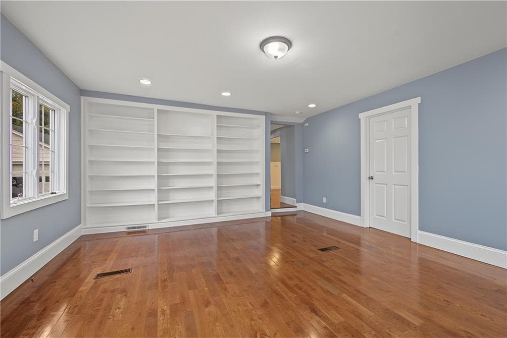 Single Family Residence at 51 Graham Avenue, Warwick, photo 6 of 19