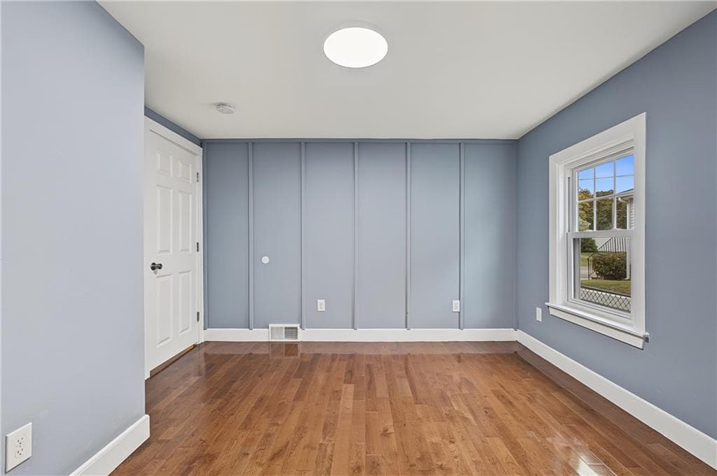 Single Family Residence at 51 Graham Avenue, Warwick, photo 7 of 19