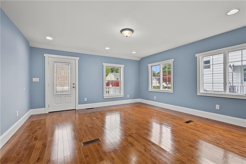 Single Family Residence at 51 Graham Avenue, Warwick, photo 5 of 19