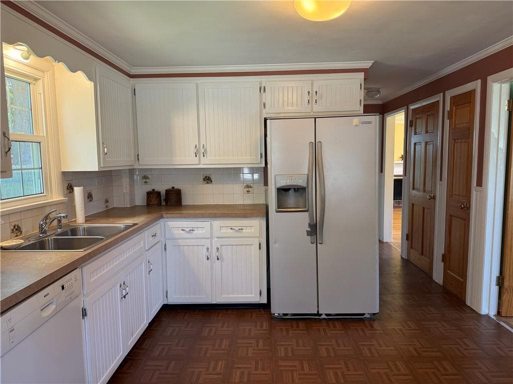 Single Family Residence at 73 lindy Avenue, East Providence, photo 7 of 39