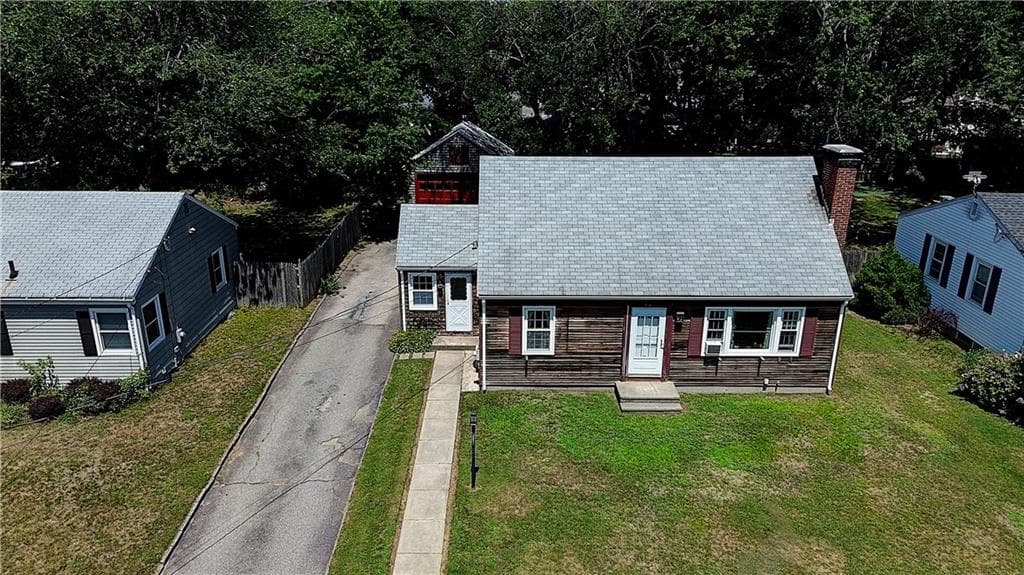 Single Family Residence at 73 lindy Avenue, East Providence, photo 4 of 39