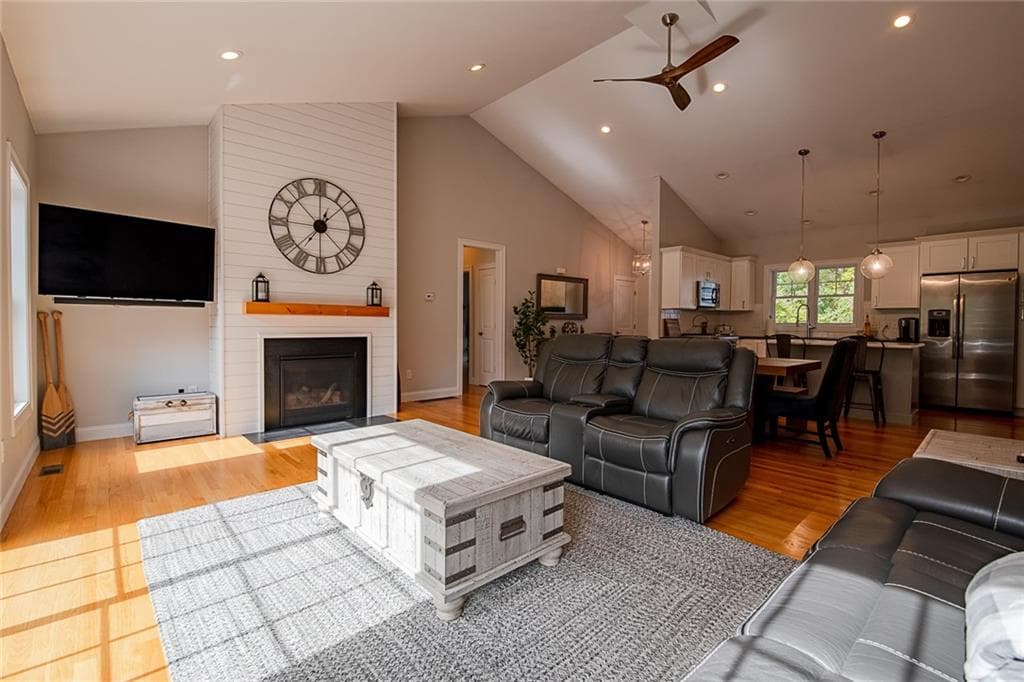 Single Family Residence at 2242 Post Road, South Kingstown, photo 8 of 33